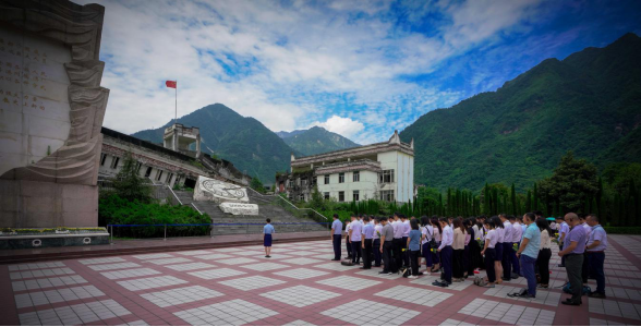 皇家国际集团党委组织开展主题教育念书班现场教学暨集团总部“七&#183;一”主题党日活动 - 皇家国际