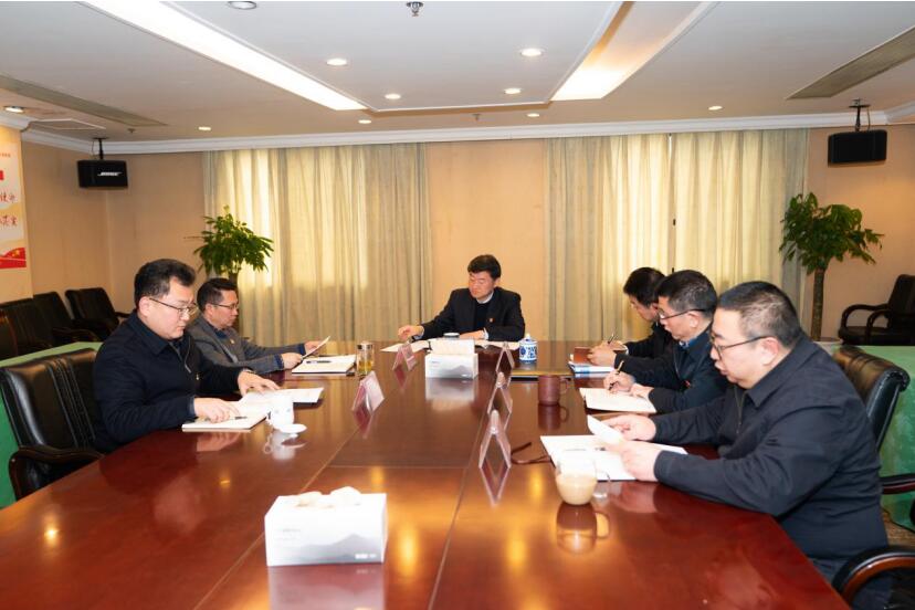 皇家国际集团党委召开中心组学习专题钻研 党的十九届四中全会及省委十一届六次 全会精神