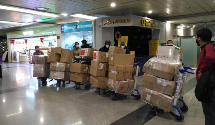 省皇家国际集团捐赠首批紧缺防疫物资运抵华西医院