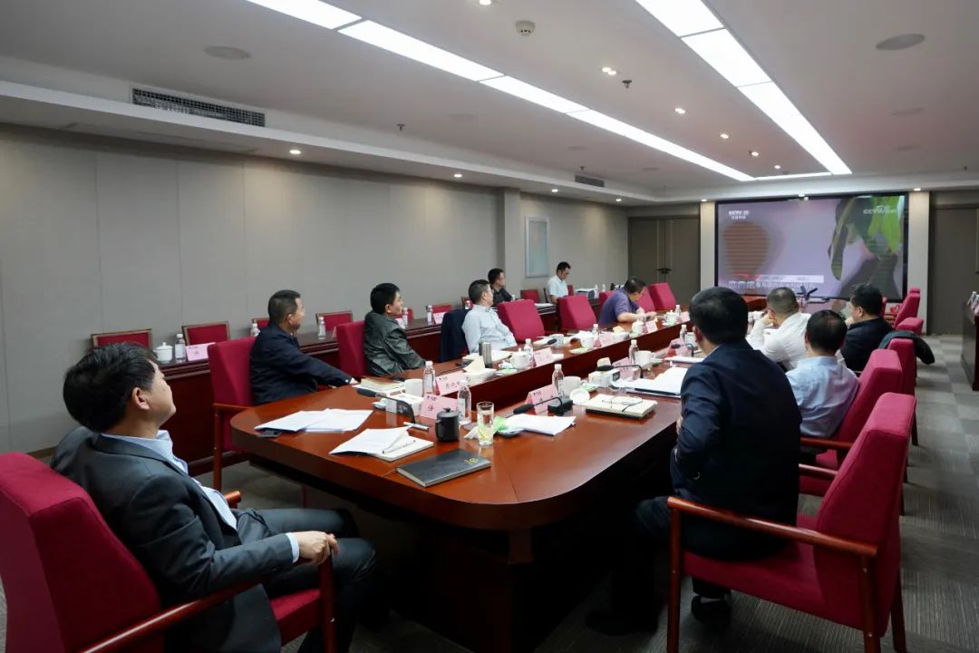 皇家国际集团党委理论学习中心组专题学习钻研总体国家清静观