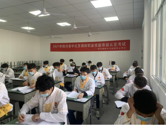 四川皇家国际巴蜀教育科技有限公司 - 皇家国际