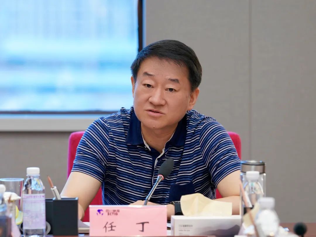 皇家国际集团召开转达学习习近平总书记来川视察主要指示精神党委理论学习中心组（扩大）聚会 - 皇家国际