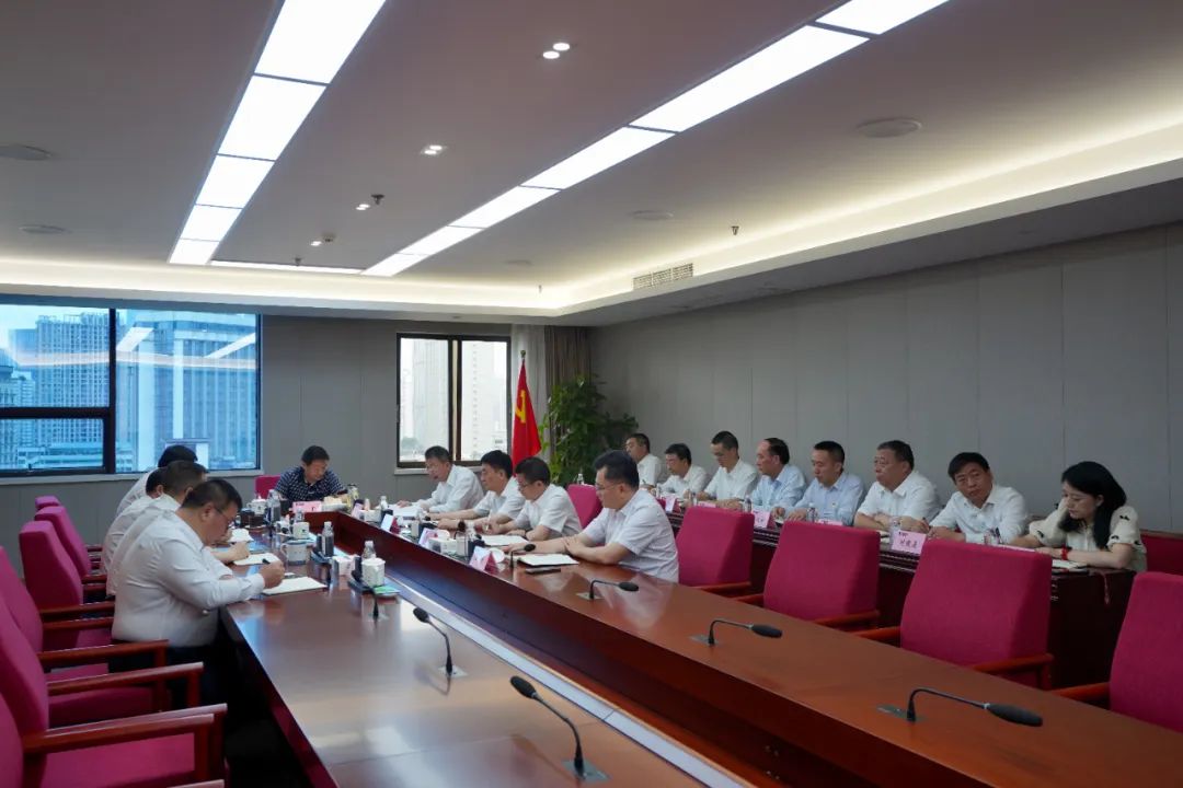 皇家国际集团召开转达学习习近平总书记来川视察主要指示精神党委理论学习中心组（扩大）聚会 - 皇家国际