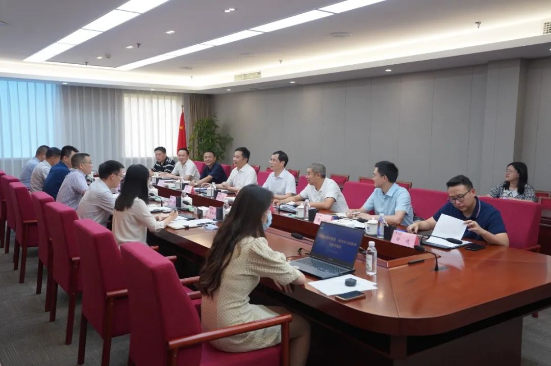 皇家国际集团与南充市举行事情座谈会 - 皇家国际