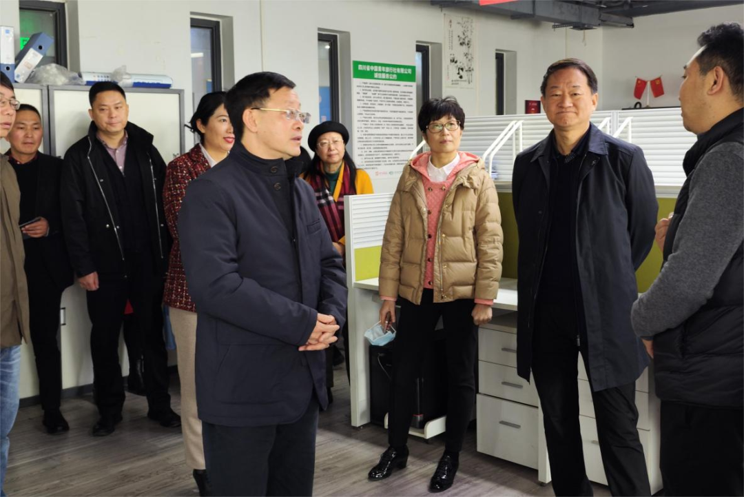  文旅厅戴允康厅长调研指导四川青旅   - 皇家国际