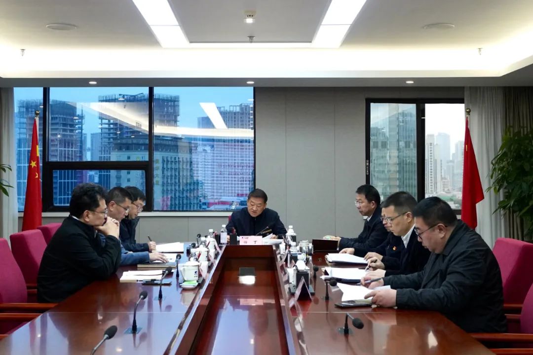 皇家国际集团召开党委理论学习中心组专题学习钻研会