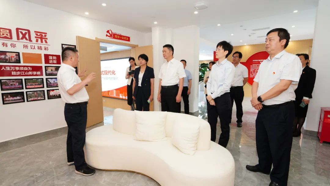 福建省人民政府国有资产监视治理委员会修兴高一行莅临皇家国际党？？疾斓餮 - 皇家国际