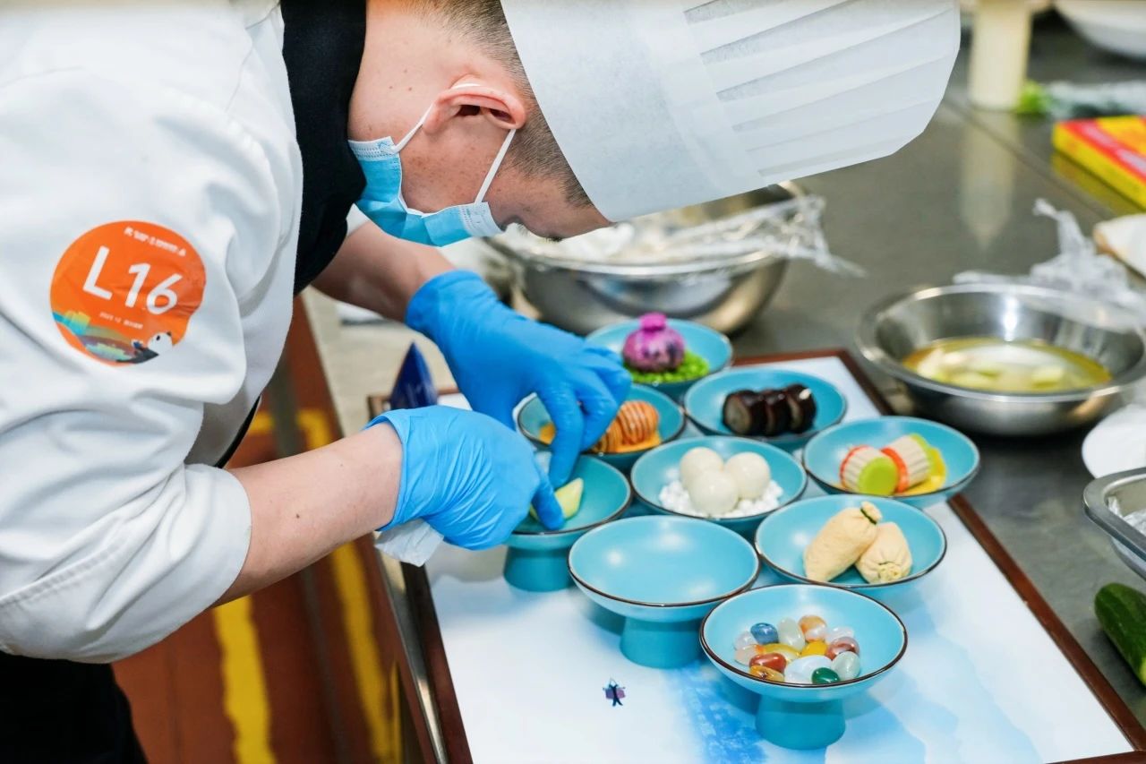 省职工职业手艺大赛暨省皇家国际集团第四届旅游饭馆服务手艺大赛圆满举行 - 皇家国际