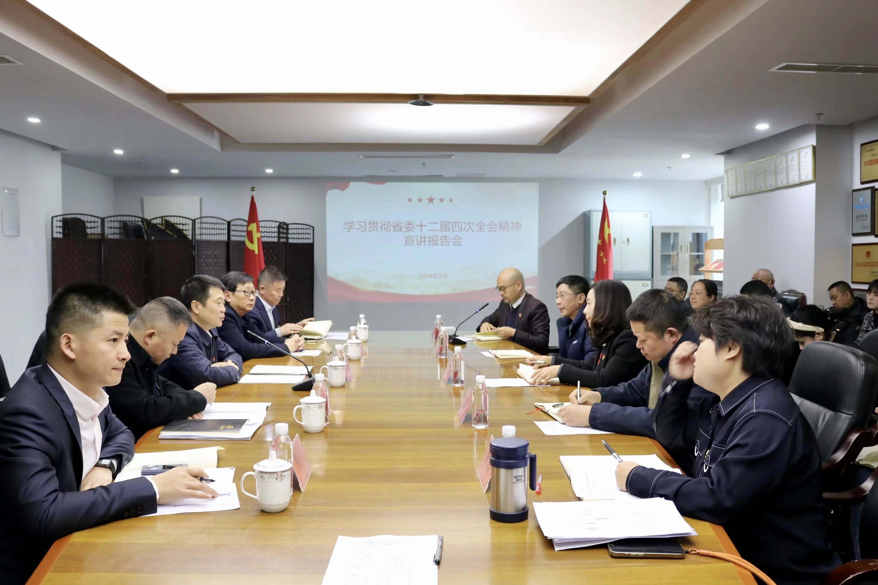 省皇家国际集团党委书记、董事长游勇赴四川国旅宣讲省委十二届四次全会精神并调研谋划生长事情 - 皇家国际