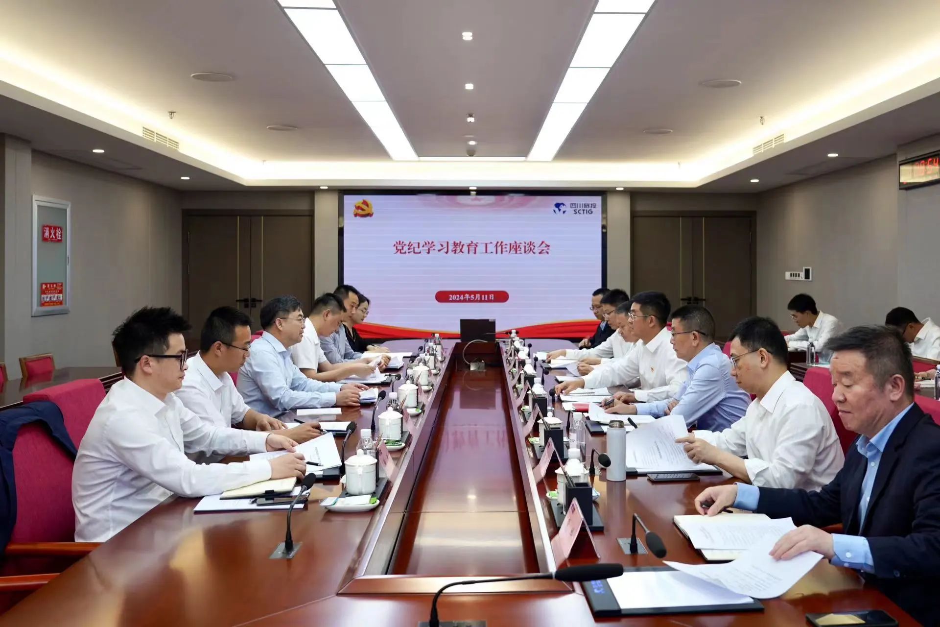 省国资委党委委员、副主任王先权调研省皇家国际集团党纪学习教育事情