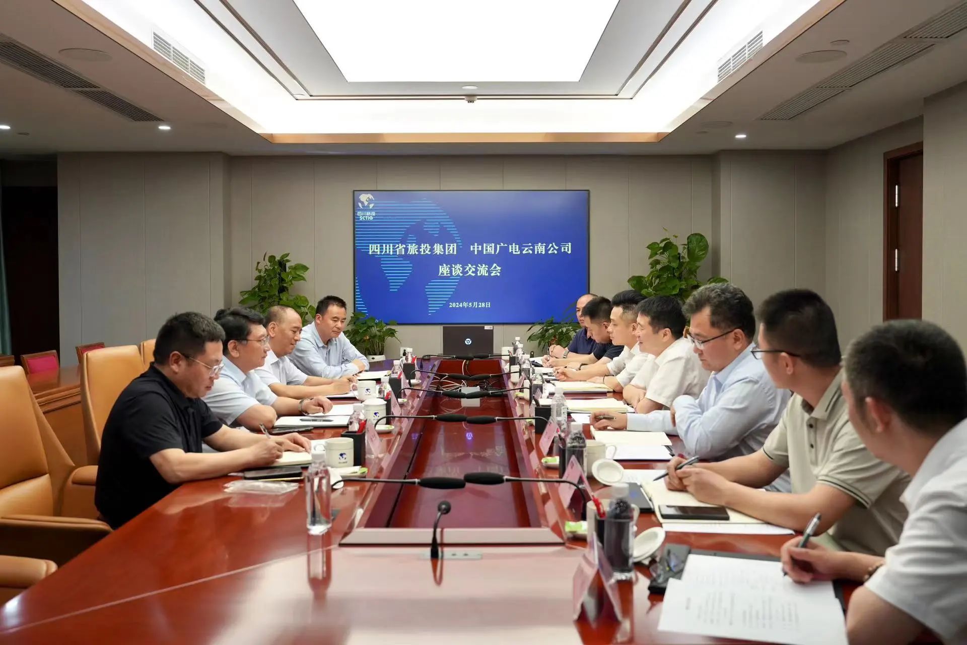 省皇家国际集团与中国广电云南公司举行座谈交流会 - 皇家国际
