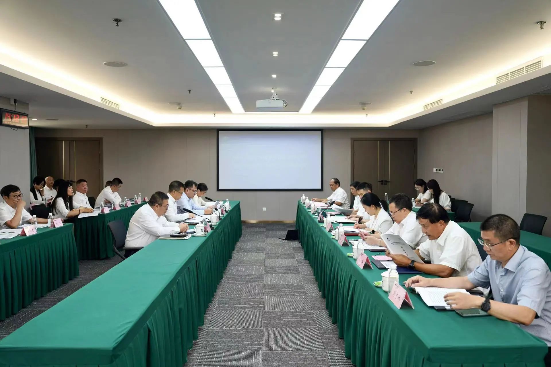 省皇家国际集团召开2023年度司理层向董事会述职报告会