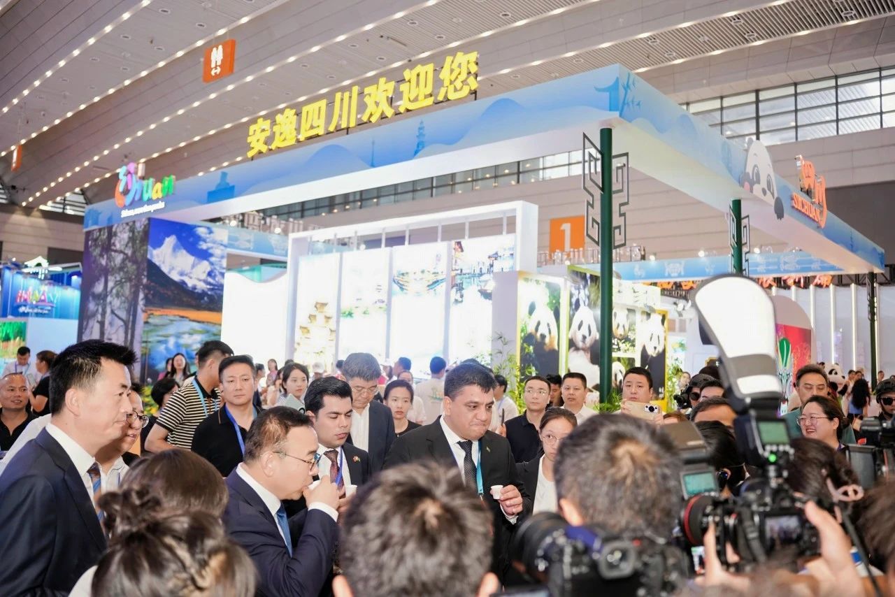 四川皇家国际集团系列文旅产品首次“陕”亮2024西安丝绸之路国际旅游博览会 - 皇家国际