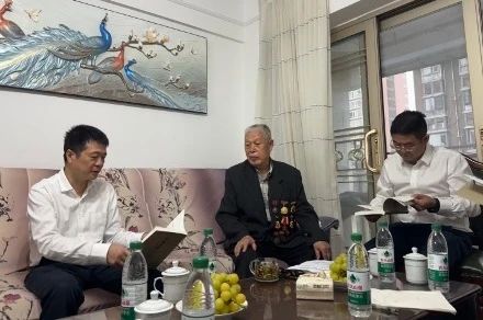 省皇家国际集团党委国庆节前夕走访慰问老干部老党员 - 皇家国际