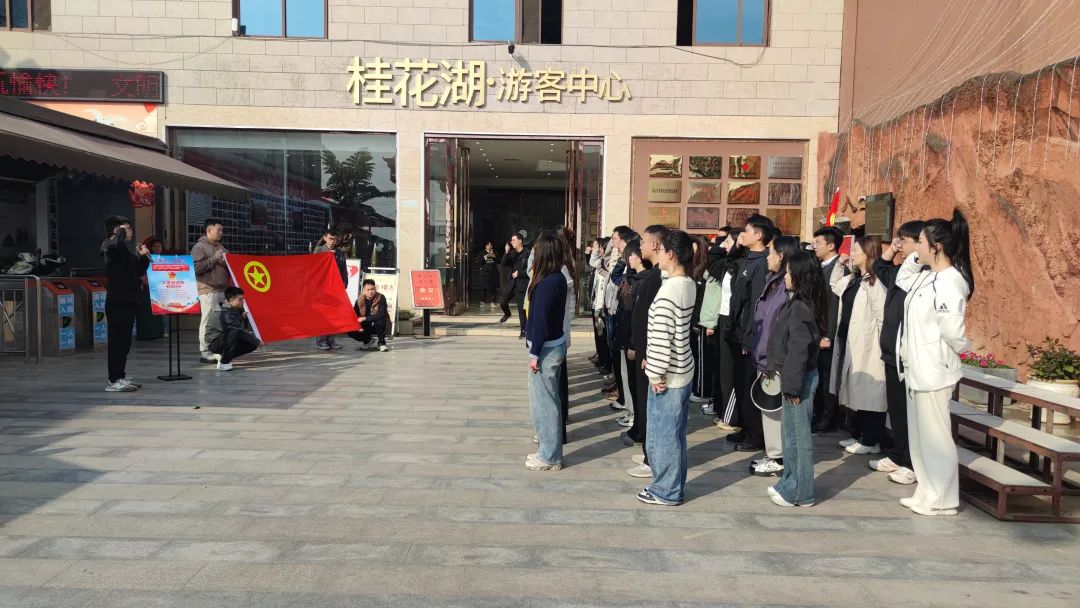省皇家国际集团团委组织团员青年加入在川国企团委主题团日活动 - 皇家国际