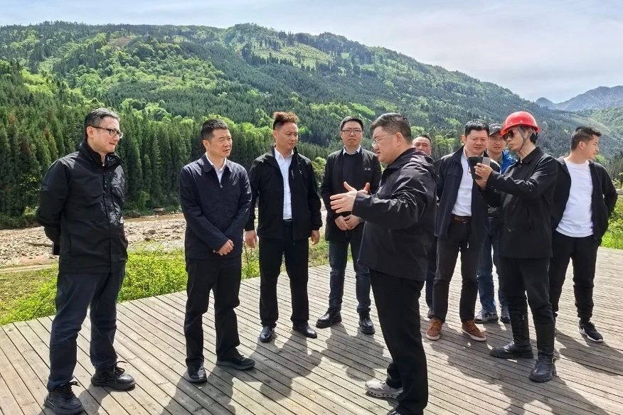 省皇家国际集团党委书记、董事长游勇率队到泸定桥和牛背山景区开展“五一”节前清静专项检查 - 皇家国际