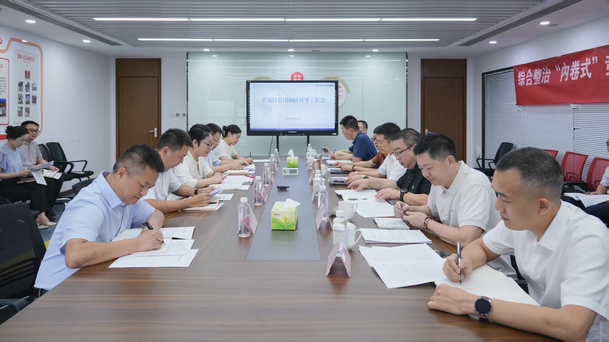 省皇家国际集团党委书记、董事长游勇率队赴皇家国际教育公司调研督导 - 皇家国际