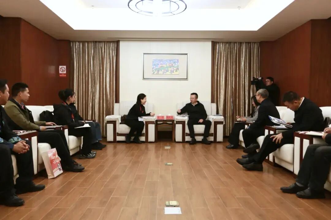 省皇家国际集团连华同志率队赴贵州黔东南自治州考察座谈 - 皇家国际